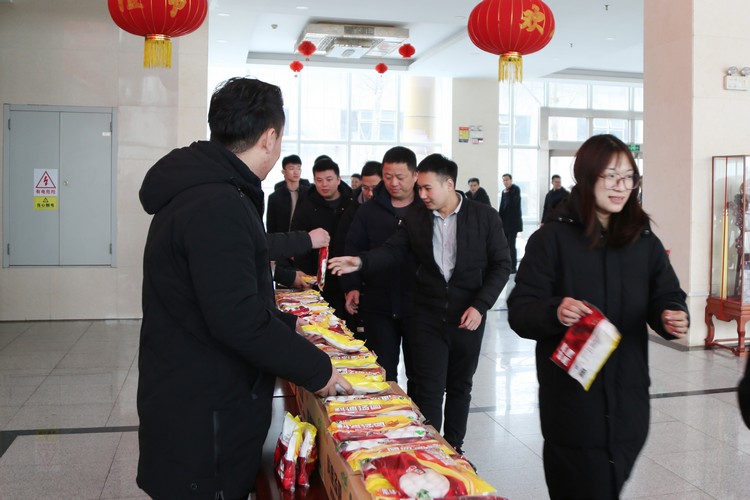 Фестиваль фонарей дарит тепло сотрудникам 丨China Coal Group предоставила всем сотрудникам льготы в честь фестиваля фонарей